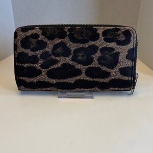 🇺🇸Leopard Print Zip Wallet NWOT